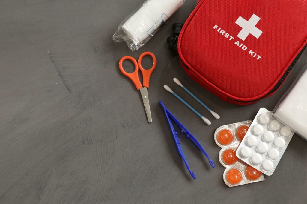 Photo de Roger Brown: https://www.pexels.com/fr-fr/photo/urgence-medicament-traitement-equipement-5673523/